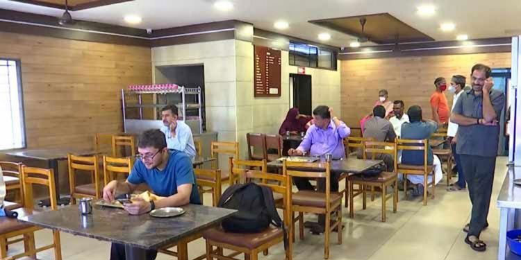 പാചകവാതക വില വര്‍ധന: ചെലവ് കുതിച്ചുയര്‍ന്നു; ഭക്ഷണവില കൂട്ടി ഹോട്ടലുകൾ