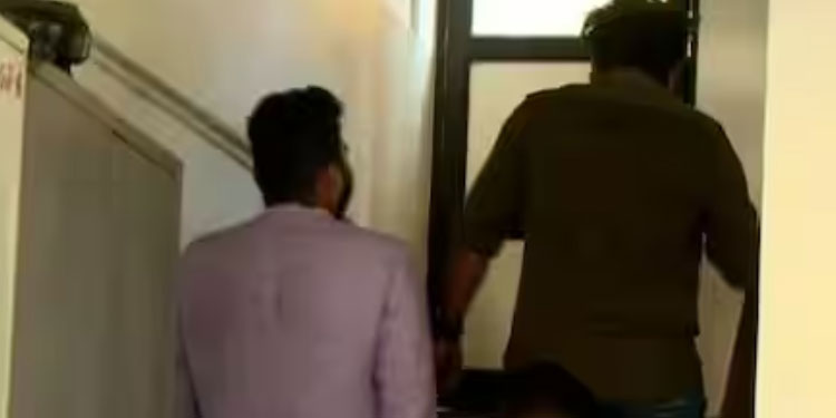 ഏഷ്യാനെറ്റ് ന്യൂസ് ഓഫീസ് അതിക്രമം; എസ്എഫ്ഐ പ്രവർത്തകർ കീഴടങ്ങി