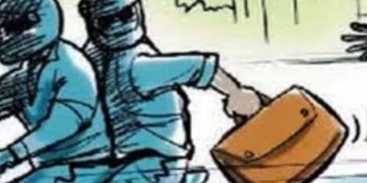 വനിത ജഡ്ജിയെ അപായപ്പെടുത്തി കൊള്ളയടിച്ച രണ്ട് പേര് അറസ്റ്റില്