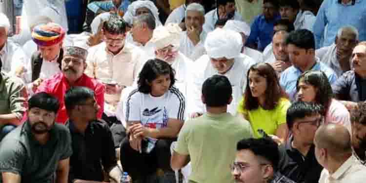 ബ്രിജ് ഭൂഷണെ അറസ്റ്റ് ചെയ്യണം; ​ഗുസ്തി താരങ്ങളുടെ സമരം നാലാം ദിവസത്തിലേക്ക്, പ്രതിഷേധം ശക്തമാകുന്നു