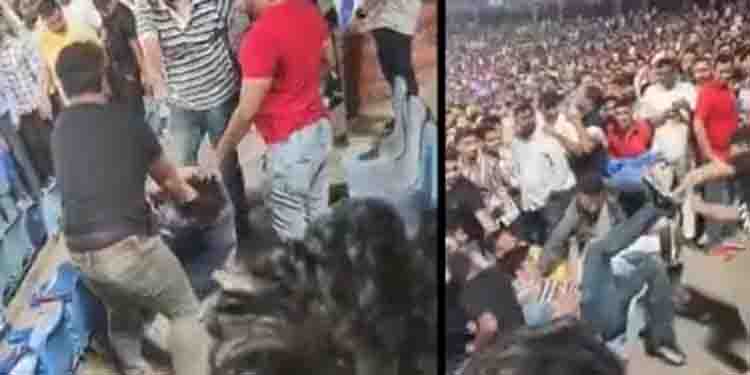 ഡല്‍ഹി-ഹൈദരാബാദ് പോരാട്ടത്തിനിടെ ഗ്യാലറിയില്‍ ആരാധകരുടെ കൂട്ടത്തല്ല്-വീഡിയോ