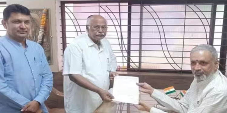 കർണാടകയിൽ കാലുമാറ്റം തുടരുന്നു; രണ്ട് എംഎൽഎമാർ രാജിവെച്ചു, കോൺ​ഗ്രസിലേക്കെന്ന് സൂചന, ബിജെപിക്ക് നഷ്ടം