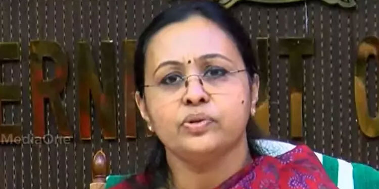 മന്ത്രി വീണ ജോർജിനെതിരെ പരസ്യമായി പോസ്റ്റർ ഒട്ടിച്ച് പ്രതിഷേധം