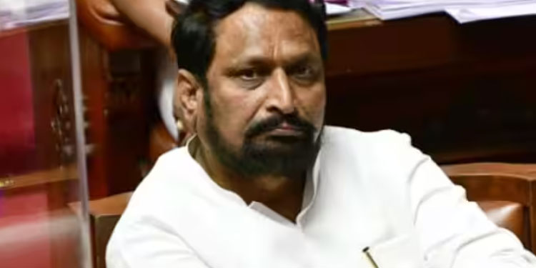 കർണാടകയിൽ ബിജെപി വിട്ട ലക്ഷ്‌മൺ സാവഡി കോൺഗ്രസിൽ; അതാനി സീറ്റിൽ സ്ഥാനാർത്ഥിയാകും