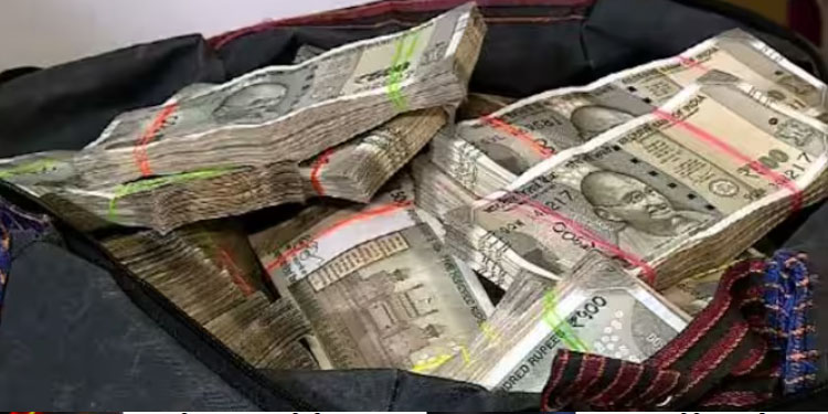 കാസർകോട് സ്കൂട്ടറിൽ കടത്തിയത് ലക്ഷങ്ങളുടെ കുഴൽപ്പണം, വാഹനപരിശോധനക്കിടെ പിടിവീണു; ഒരാൾ അറസ്റ്റിൽ