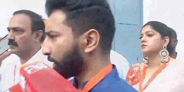 ഇതിൽ ഭാവിയെക്കുറിച്ചുള്ള കാഴ്ചപ്പാടുണ്ടെന്ന് അപർണ; യുവാക്കൾ മോദിക്കൊപ്പം അണിനിരക്കുമെന്ന് അനിൽ