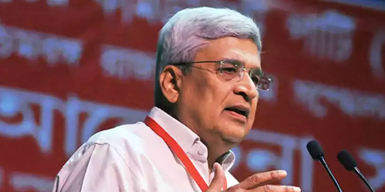ചരിത്രത്തെ മാത്രമല്ല ശാസ്ത്രത്തെയും പാഠപുസ്തകത്തില്‍ നിന്നും ബി.ജെ.പി ഒഴിവാക്കുകയാണെന്ന് പ്രകാശ് കാരാട്ട്