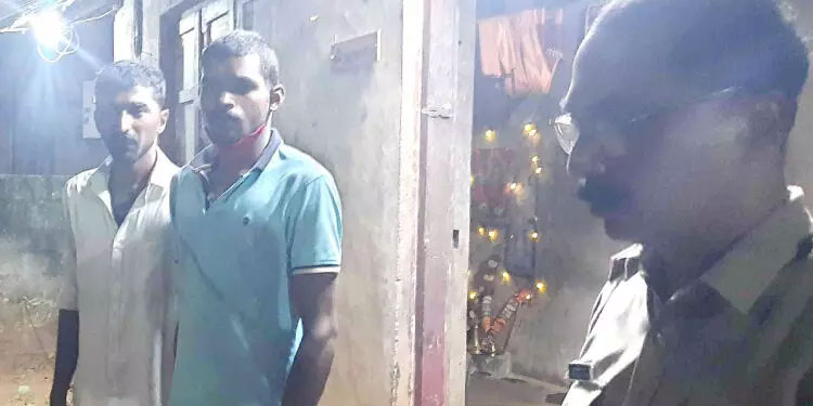 ടിക്-ടോക് താരം ‘മീശ വിനീതി’നെ വീട്ടിലെത്തിച്ച് തെളിവെടുത്തു