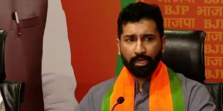 കന്നട പോര്; പ്രചാരണത്തിന് അനിൽ ആന്‍റണിയും, കോണ്‍ഗ്രസ് ശക്തികേന്ദ്രങ്ങള്‍ പിടിക്കാന്‍ ബിജെപി നീക്കം