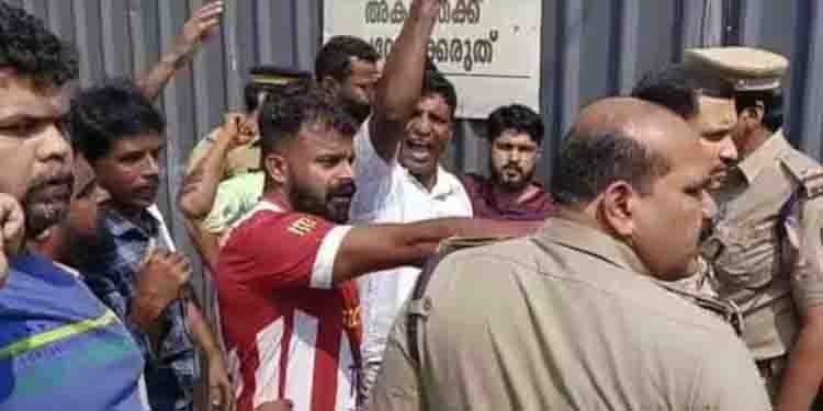 റസാഖിന്റെ ആത്മഹത്യ: പുളിക്കലിൽ പ്ലാസ്റ്റിക് സംസ്കരണ പ്ലാന്റ് തുറക്കാനുള്ള ശ്രമം തടഞ്ഞു