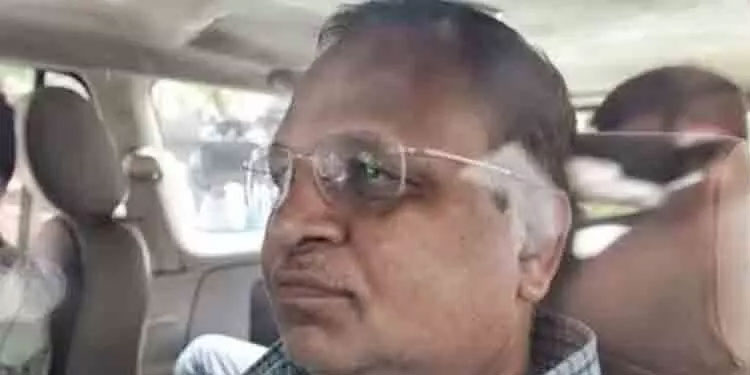 സത്യേന്ദ്ര ജെയിൻ തിഹാർ ജയിലിലെ ശുചിമുറിയിൽ കുഴഞ്ഞുവീണു; ദീൻ ദയാൽ ആശുപത്രിയിലേക്ക് മാറ്റി