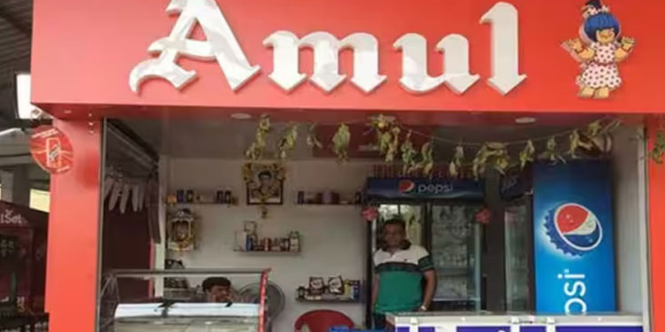 പാൽ സംഭരിക്കാൻ അമുൽ വീണ്ടും തമിഴ്‌നാട്ടിലേക്ക്; ഇത്തവണ കർഷകർക്ക് വാഗ്ദാനം ചെയ്യുന്നത് ഉയർന്ന വില
