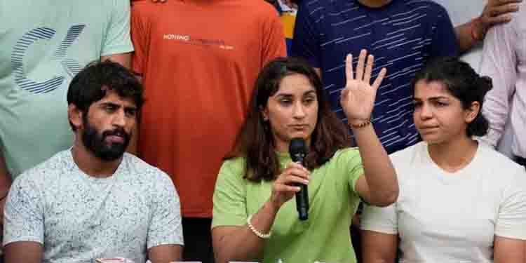 ‘ബ്രിജ് ഭൂഷനെതിരായ അന്വേഷണം അട്ടിമറിക്കാൻ ശ്രമം’; കേന്ദ്ര കായിക മന്ത്രി അനുരാഗ് താക്കൂറിനെതിരെ ഗുസ്തി താരങ്ങൾ