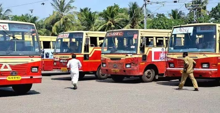 അങ്കമാലിയില്‍ ഓടിക്കൊണ്ടിരുന്ന കെ.എസ്.ആര്‍.ടി.സി ബസില്‍ പുക