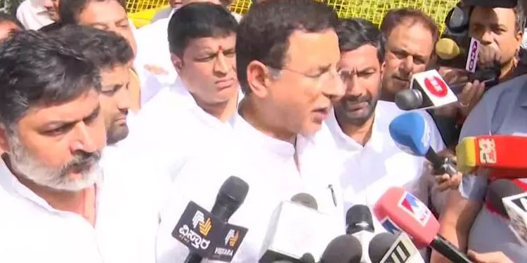 കർണാടക മുഖ്യമന്ത്രിയാരാണെന്ന് തീരുമാനിച്ചിട്ടില്ല; 72 മണിക്കൂറിനുള്ളിൽ സംസ്ഥാനത്ത് പുതിയ മന്ത്രിസഭ -സുർജേവാല
