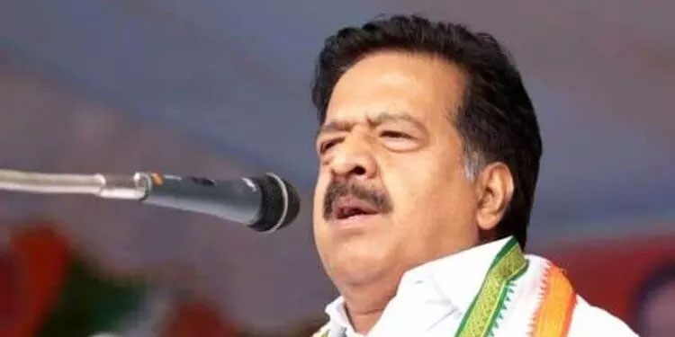 കാട്ടുപോത്തിനല്ല, വനം മന്ത്രിക്കാണ് മയക്കുവെടി വെക്കേണ്ടത് -രമേശ് ചെന്നിത്തല