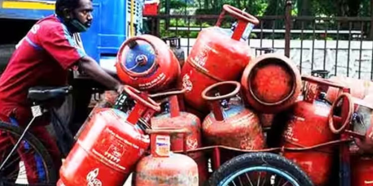 എൽപിജി സലിണ്ടറിന് വിലകൂടുമോ? ജൂൺ 1മുതൽ മാറ്റങ്ങളുണ്ട്; കുടുംബ ബജറ്റ് താളം തെറ്റാതിരിക്കാൻ അറിയേണ്ടത്