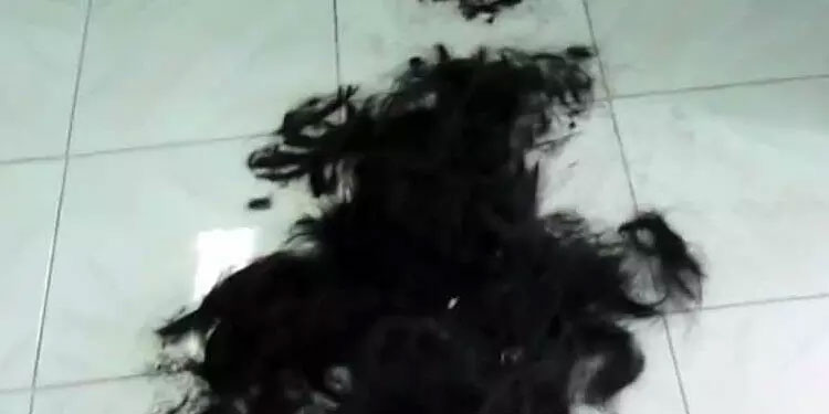 സ്കൂൾ അസംബ്ലിക്കിടെ 30 കുട്ടികളുടെ മുടി മുറിച്ച് അധ്യാപകൻ; അന്വേഷണത്തിന് ഉത്തരവ്