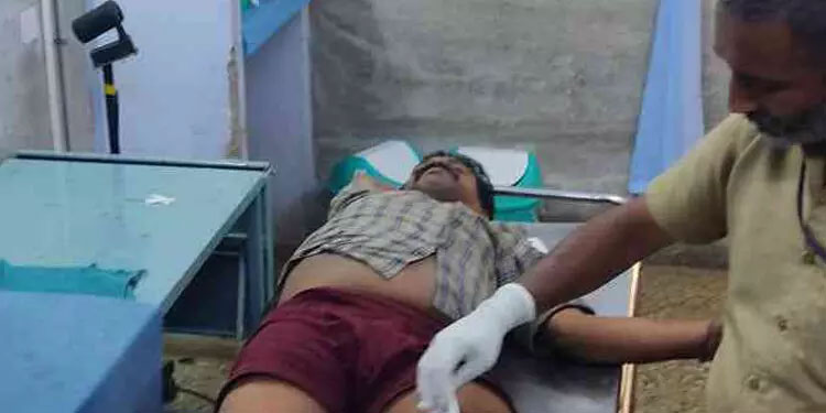 മദ്യഷാപ്പിൽ മോഷണശ്രമം: മലയാളിയെ വെടിവെച്ചിട്ട് പിടികൂടി, കൂട്ടാളി ഓടിരക്ഷപ്പെട്ടു; രണ്ട് പൊലീസുകാർക്ക് വെട്ടേറ്റു