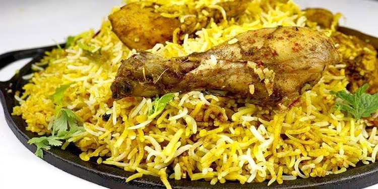 ബിരിയാണി കടം നല്‍കിയില്ല ; തൃപ്രയാറില്‍ മൂന്നംഗ സംഘം റസ്റ്റോറന്റ് ആക്രമിച്ചു