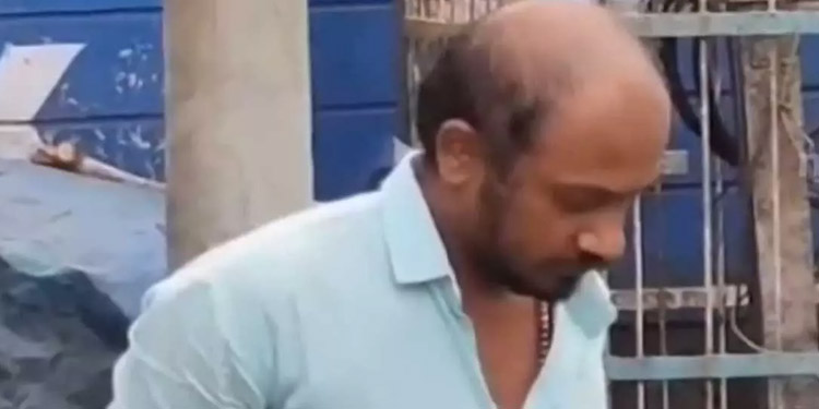 തൃശ്ശൂരില്‍ ബാങ്കില്‍ പെട്രോള്‍ ഒഴിച്ച് യുവാവിന്റെ പരാക്രമം