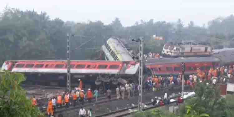 ഒഡിഷ ട്രെയിൻ ദുരന്തം: അനുശോചിച്ച് പ്രധാനമന്ത്രി; അന്വേഷണം പ്രഖ്യാപിച്ച് റയിൽവെ മന്ത്രി