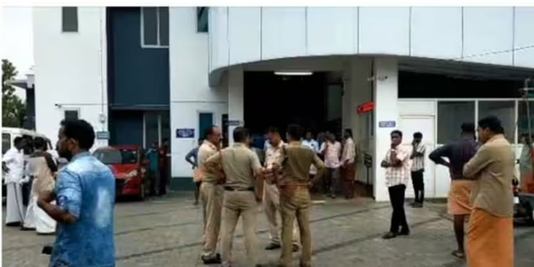 വൈക്കത്ത് ഒരു കുടുംബത്തിലെ 5 പേര്‍ സഞ്ചരിച്ച വള്ളം മുങ്ങി; 2 മരണം