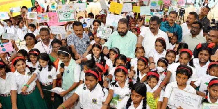 സ്കൂളുകൾ വലിച്ചെറിയൽ മുക്ത ക്യാമ്പസുകൾ ആകും; പരിസ്ഥിതി ദിനത്തിൽ വിദ്യാർത്ഥികളുടെ പ്രതിജ്ഞ