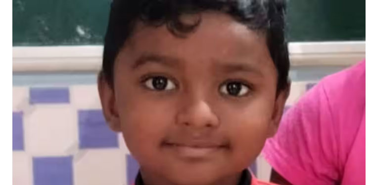 സ്കൂൾ വിട്ട് വീട്ടിലേക്ക് പോയ നാല് വയസുകാരൻ റോഡ് മുറിച്ചുകടക്കുമ്പോൾ കാറിടിച്ച് മരിച്ചു