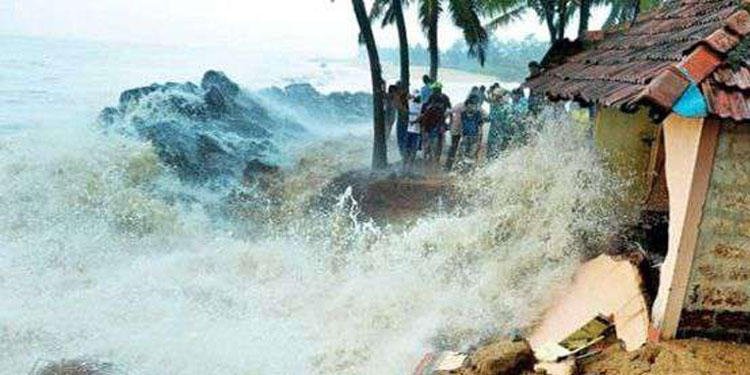 കേരള തീരത്ത് ഉയർന്ന തിരമാലയ്ക്കും കടലാക്രമണത്തിനും സാധ്യത; കനത്ത ജാഗ്രതാ നിർദേശം