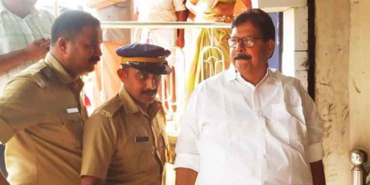 കോൺഗ്രസ്‌ നേതാക്കളുടെ വായ്‌പാ തട്ടിപ്പ്‌: കെ കെ അബ്രഹാമിനെ പുൽപ്പള്ളിയിലെത്തിച്ച്‌ തെളിവെടുത്തു