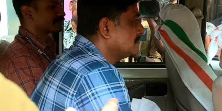 കോർപ്പറേഷൻ ഉദ്യോഗസ്ഥൻ കൈക്കൂലി വാങ്ങുന്നതിനിടെ പിടിയിൽ