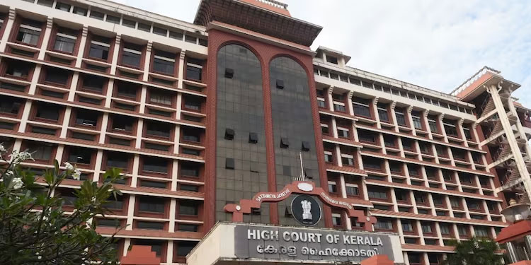 നഗ്‌നതയെ ലൈംഗികതയായി മാത്രം കാണാനാകില്ല; വനിതാ ആക്ടിവിസ്റ്റിനെതിരായ കേസിലെ തുടർ നടപടികൾ റദ്ദാക്കി