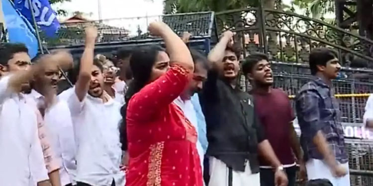 വിദ്യാർഥിനിയുടെ ആത്മഹത്യ: അമൽജ്യോതിയിൽ വിദ്യാർഥി മാർച്ചിൽ സംഘർഷാവസ്ഥ