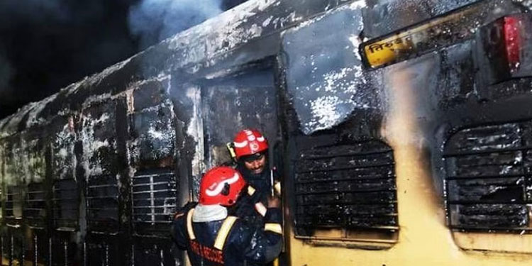 കണ്ണൂർ ട്രെയിൻ തീവയ്പ്പ് കേസ്: പിടിയിലായ ആൾ സാമൂഹ്യവിരുദ്ധനെന്ന് സംശയം, ചോദ്യം ചെയ്യുന്നു