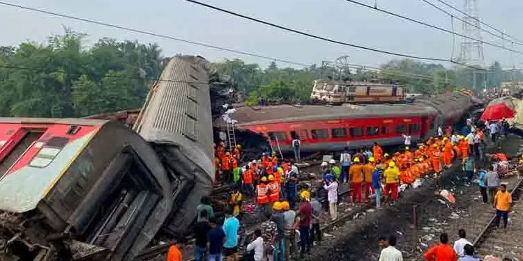 വ്യാജ മരണസർട്ടിഫിക്കറ്റുണ്ടാക്കി നഷ്ടപരിഹാരം തട്ടാൻ ശ്രമിച്ച യുവതിക്കെതിരെ ഭർത്താവിന്റെ പരാതി