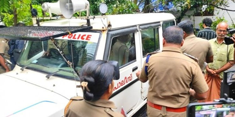 വിദ്യയുടെ വീട്ടിൽ അഗളി പൊലീസ്‌; രേഖകളൊന്നും കിട്ടിയില്ല