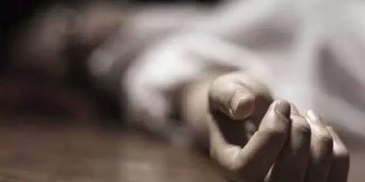 മേപ്രാലിൽ 70 വയസ്സുകാരന്റെ മൃതദേഹം കഴുത്തിൽ മുറിവേറ്റ നിലയിൽ; സമീപം കറിക്കത്തി