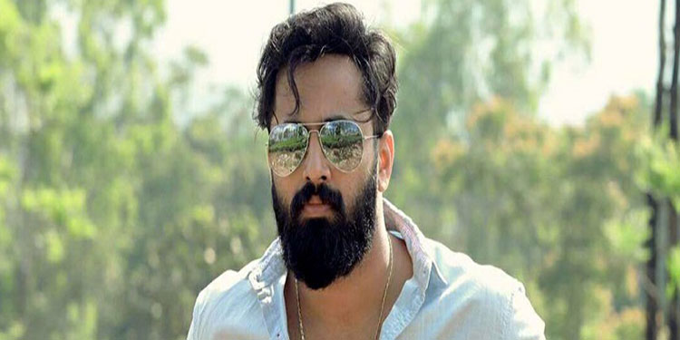 സ്‌ത്രീത്വത്തെ അപമാനിച്ചു; ഉണ്ണി മുകുന്ദനെതിരായ കേസിലെ തുടർനടപടികൾക്ക് സ്റ്റേ
