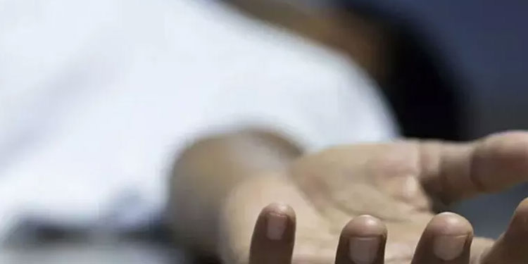 സാമ്പത്തിക തട്ടിപ്പിന് ഇരയായി ആത്മഹത്യ: പഞ്ചായത്ത് ജീവനക്കാരന്റെ മൃതദേഹം സംസ്കരിക്കാനായില്ല