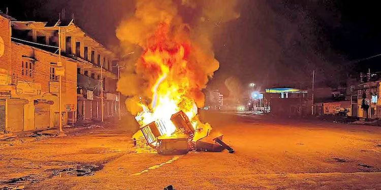 മണിപ്പുർ അക്രമം: പ്രധാനമന്ത്രി മൗനംവെടിയണമെന്ന് ആവശ്യപ്പെട്ട് പ്രതിപക്ഷത്തിന്റെ കത്ത്
