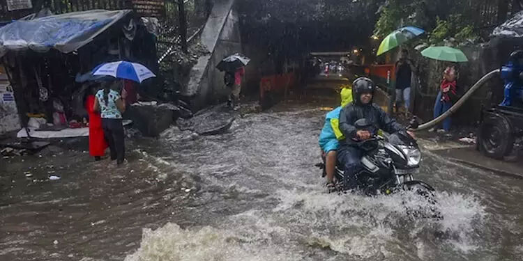 മഹാരാഷ്ട്രയിൽ അതിരൂക്ഷമായ മഴ; രണ്ടുപേർ ഒലിച്ചുപോയി, പലസ്ഥലങ്ങളും വെള്ളത്തിനടിയിൽ