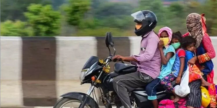 ഇരുചക്ര വാഹനത്തിൽ കുട്ടികളുമായി യാത്ര അനുവദിക്കാനാവില്ല: നിലപാടറിയിച്ച് കേന്ദ്രമന്ത്രി