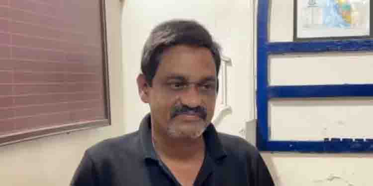 സ്ഥിരം ട്രെയിൻ യാത്രികൻ, ഉന്നമിടുന്നത് സ്ത്രീകളെയും വൃദ്ധരെയും; നിരവധി കേസുകളിലെ പ്രതിയായ 53 കാരൻ പിടിയിൽ