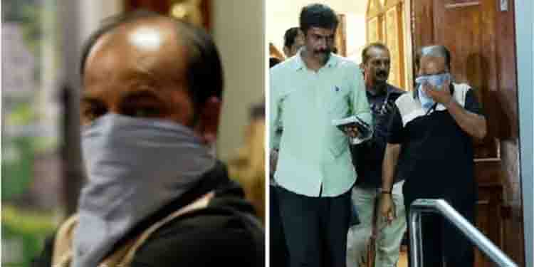 കൈക്കൂലി; പിടിയിലായ ksrtc ഉദ്യോഗസ്ഥന്‍റെ വീട്ടിൽ നിന്ന് 60000 രൂപ പിടിച്ചെടുത്തു, ഒളിപ്പിച്ചത് കാറിനുള്ളില്‍