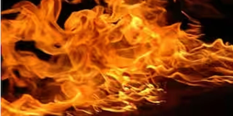 കാറുകളിലെ തീപിടിത്തം; ഈ അഞ്ച് വസ്തുക്കള്‍ സൂക്ഷിക്കരുത്, കനത്ത ചൂടില്‍ മുന്നറിയിപ്പുമായി സൗദി അധികൃതര്‍