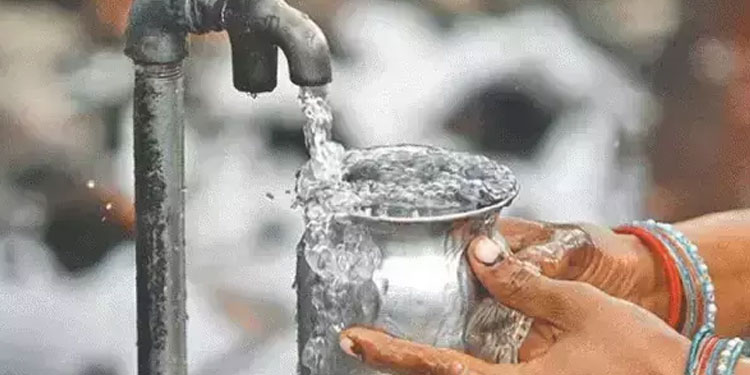 കൊച്ചി നഗരവാസികളുടെ ശ്രദ്ധയ്ക്ക് : രണ്ട് ദിവസം കുടിവെള്ളം കിട്ടില്ല, പ്രധാന പൈപ്പ് ലൈൻ പൊട്ടി