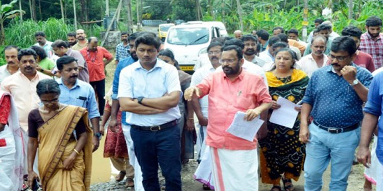 തൃശൂർ മാന്ദാമംഗലത്ത് ഷോപ്പിംഗ് കോംപ്ലക്‌സും മൾട്ടിപ്ലക്സ് തിയറ്ററും; മന്ത്രി കെ രാജൻ സ്ഥലം സന്ദർശിച്ചു