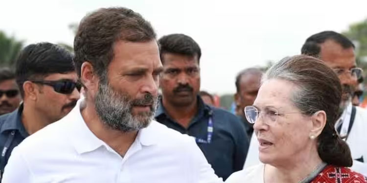 സോണിയയും രാഹുലും സഞ്ചരിച്ചിരുന്ന വിമാനം അടിയന്തരമായി നിലത്തിറക്കി