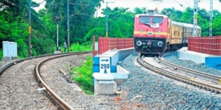 പോർബന്തർ– കൊച്ചുവേളി എക്സ്പ്രസ് എറണാകുളംവരെ